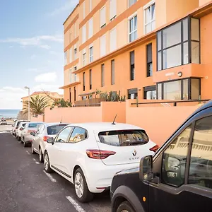 https://medano-1-linea-mar-surf-piscina-terraza-parking-el-cabezo.in-canary-islands.com